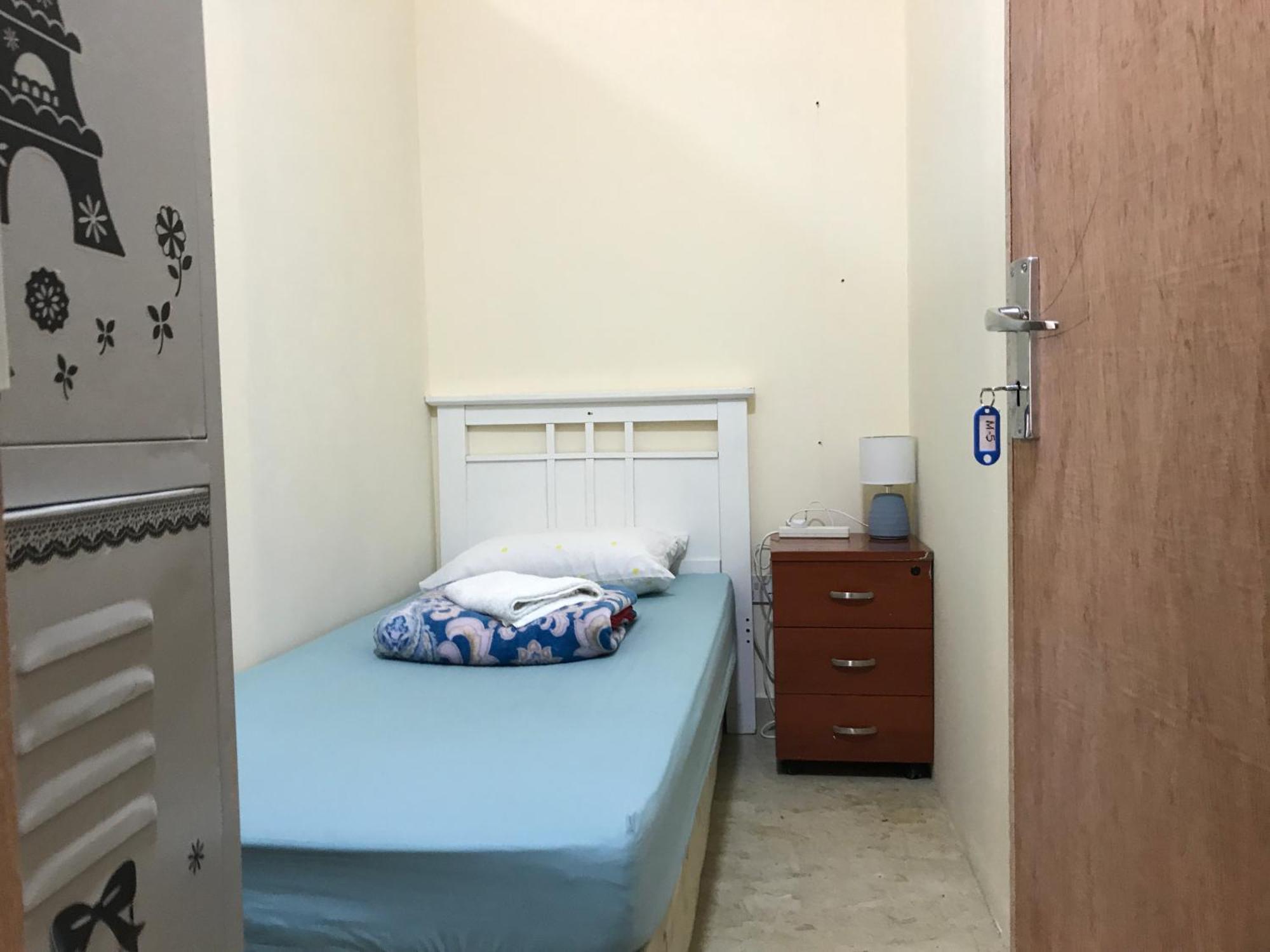 Backpacker'S Bed - No Parking Space Abu Dhabi Exterior photo