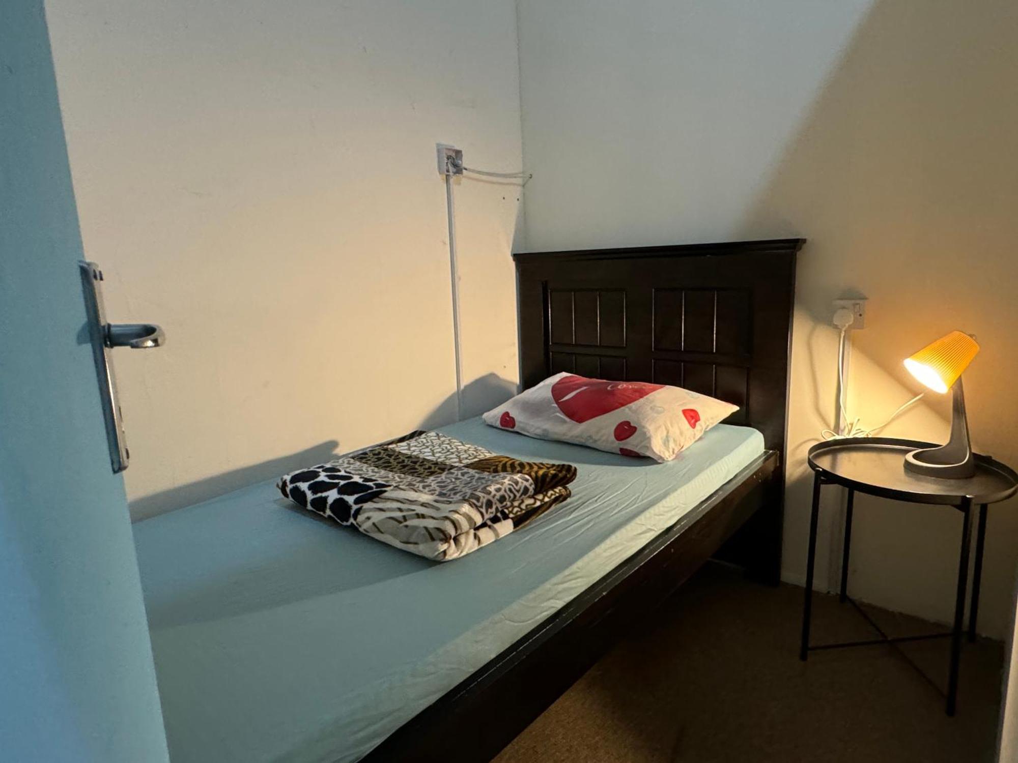Backpacker'S Bed - No Parking Space Abu Dhabi Exterior photo