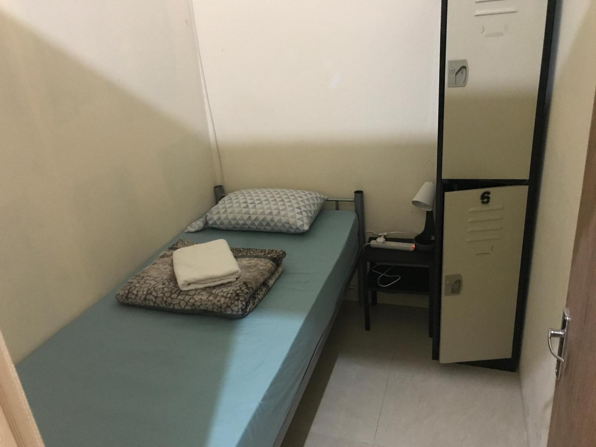 Backpacker'S Bed - No Parking Space Abu Dhabi Exterior photo