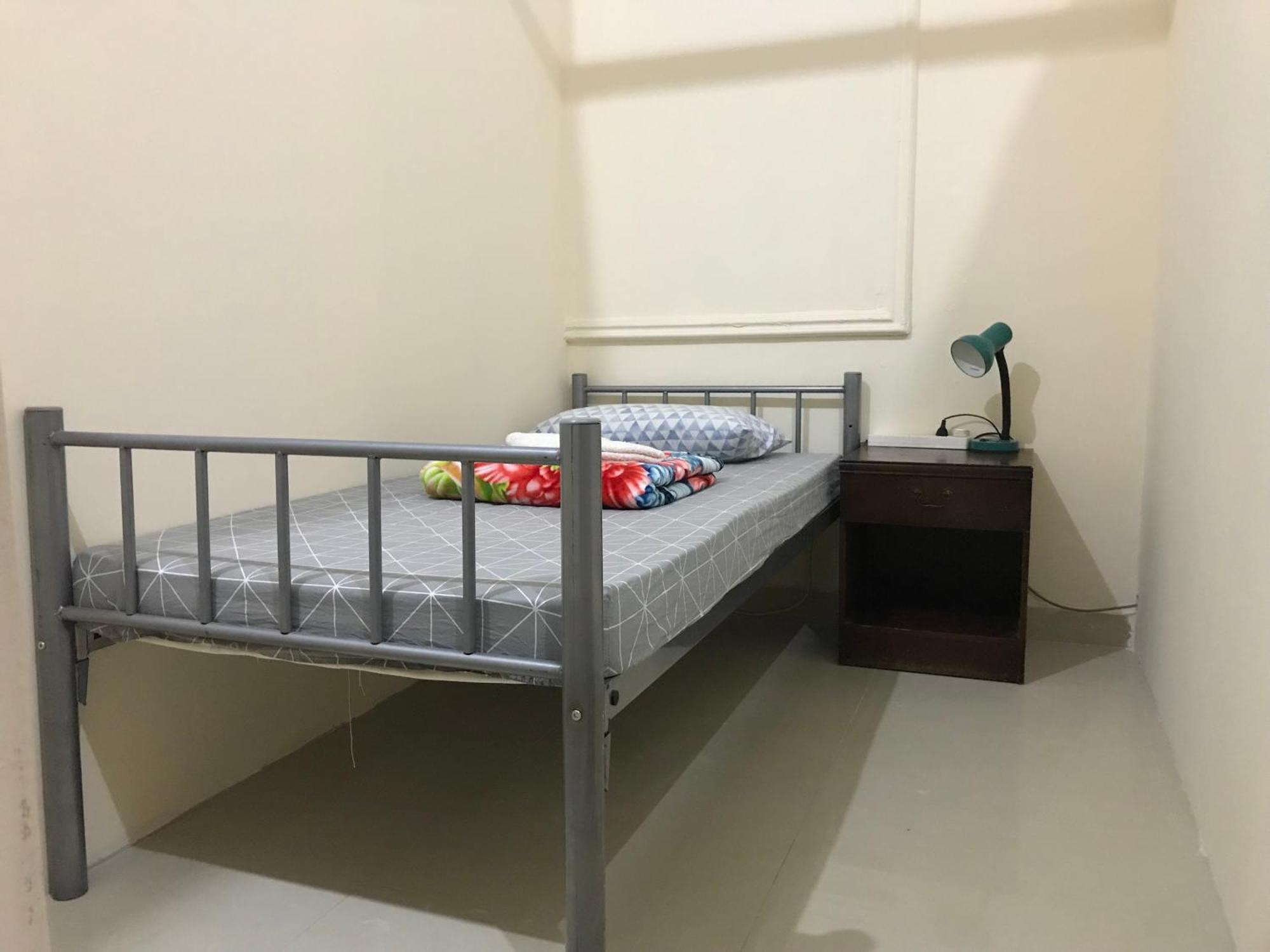 Backpacker'S Bed - No Parking Space Abu Dhabi Exterior photo